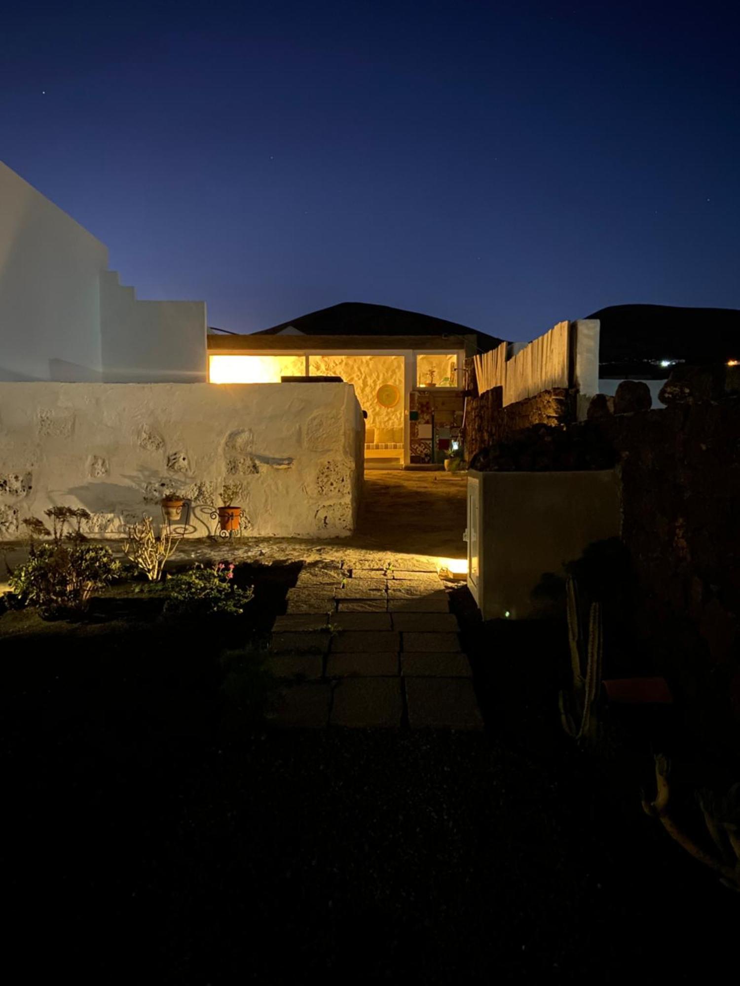 Casa Kira, Macher Luaran gambar